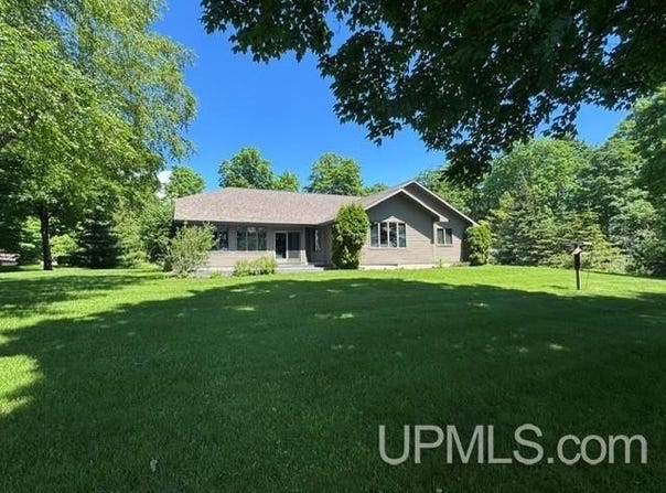 5225 E M35 Highway, Escanaba, MI 49829