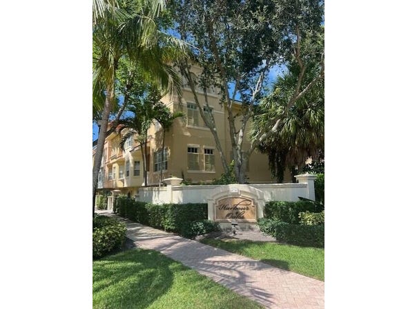 11750 Valencia Gardens Avenue, Palm Beach Gardens, FL 33410