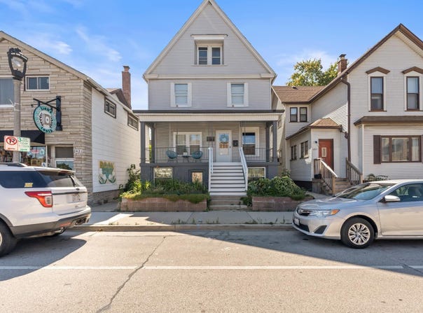 2415 S Kinnickinnic Ave, Milwaukee, WI 53207