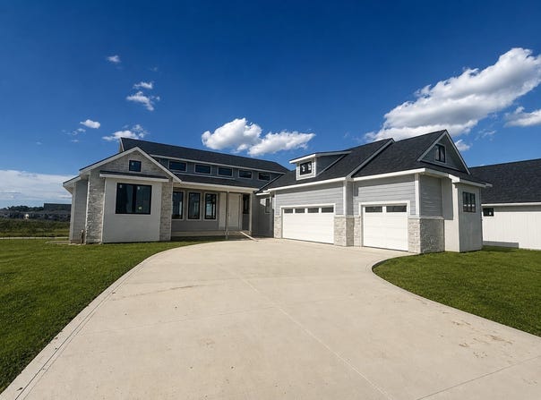 8289 Edgewood Court, West Des Moines, IA 50266