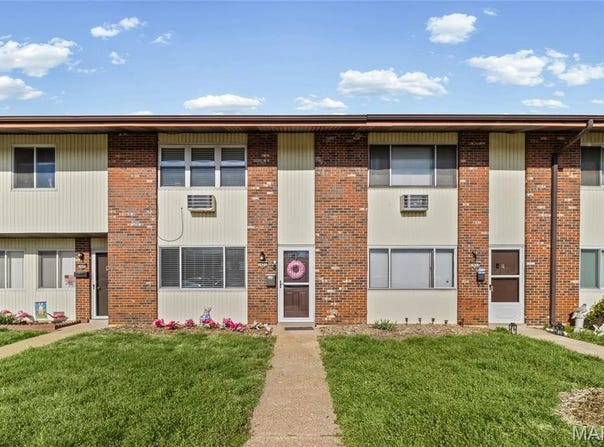 7451 Hazelcrest Drive, Hazelwood, MO 63042