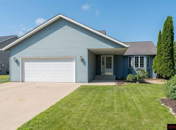 640 Grayhawk Drive, Mankato, MN 56001