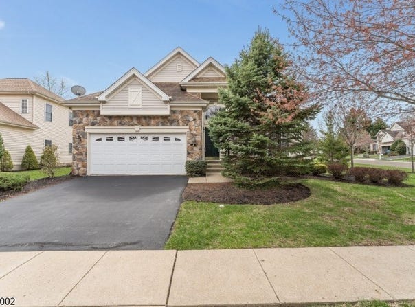 2 Moore Dr, Raritan Twp., NJ 08822-3403