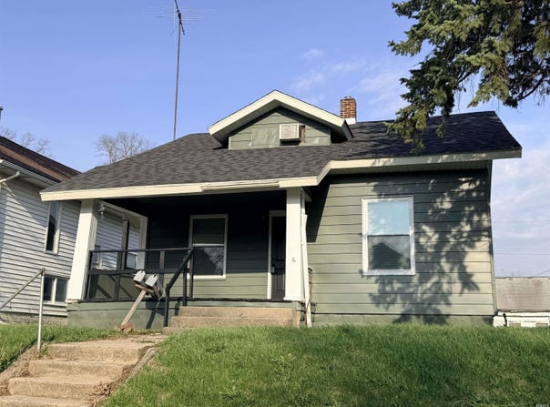 2004 S Walnut Street, Muncie, IN 47302