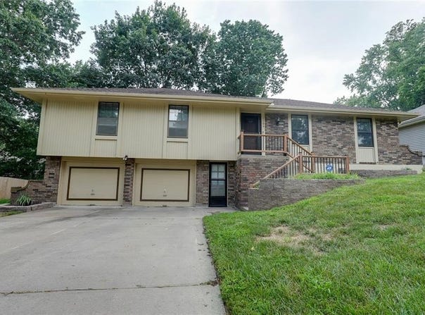 1104 SW MIC-O-SAY Drive, Blue Springs, MO 64015