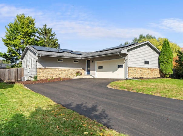 8700 40th Avenue N, New Hope, MN 55427