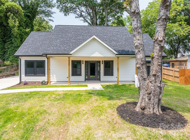 520 E Main Street, Dallas, NC 28034
