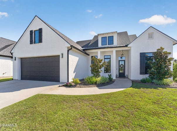 311 Canary Palm Way, Broussard, LA 70518