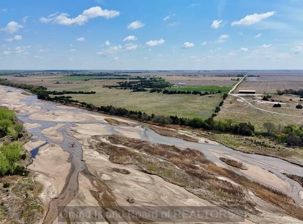 702 W 19 Rd, Phillips, NE 68865