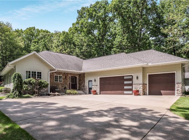 246 Oak Hollow Drive, Chippewa Falls, WI 54729