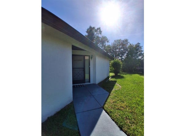 8 LAGO VISTA PLACE, PALM COAST, FL 32164