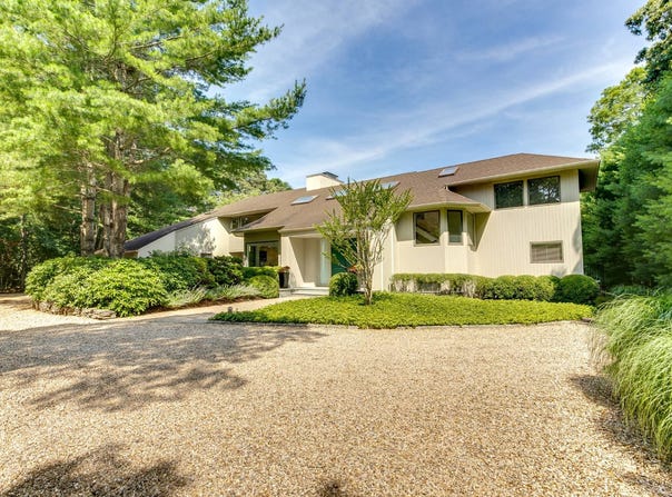 16 Elisha's Path, Wainscott, NY 11975