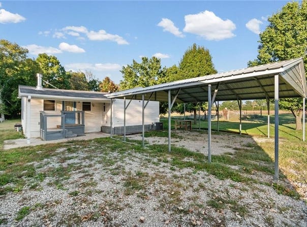 24071 Iguana Road, Brookfield, MO 64628