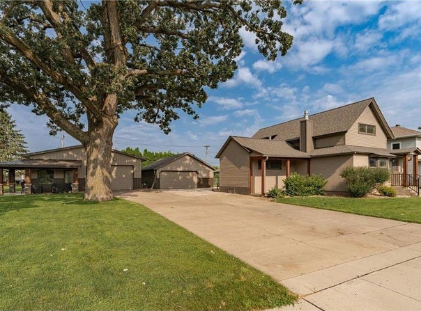 918 Saint Charles Ave, Saint Charles, MN 55972