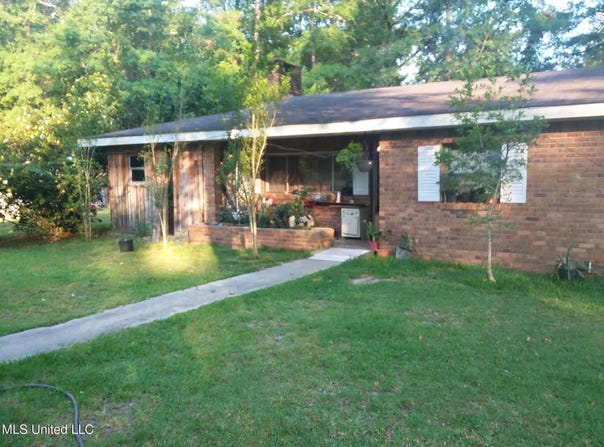114 Wesley Howard Road, Lucedale, MS 39452