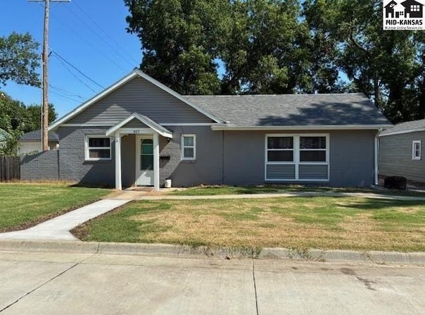 417 E Anna St, McPherson, KS 67460