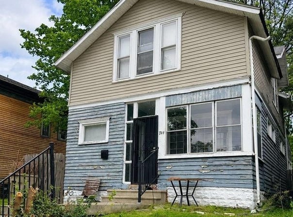 744 Portage Avenue, South Bend, IN 46616-1342