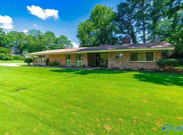 2205 Stratford Road, Decatur, AL 35601