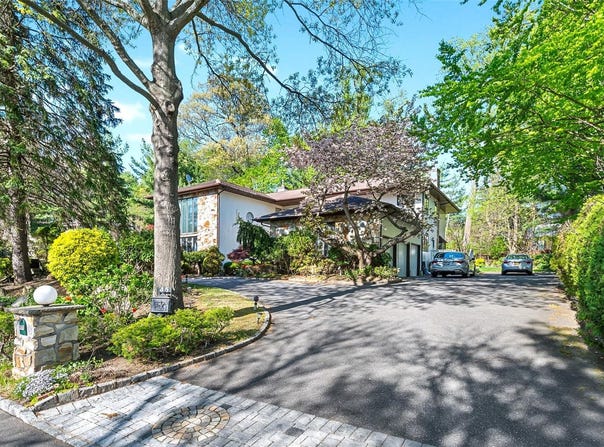 45 Bristol Drive, Manhasset, NY 11030