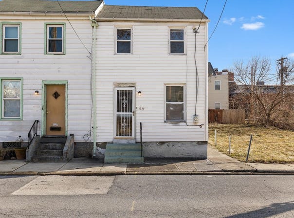 1325 WILLIAM STREET, HARRISBURG, PA 17102