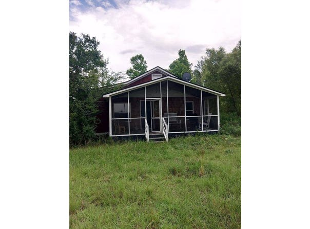 970 Strickland Farm Rd, Smoaks, SC 29481