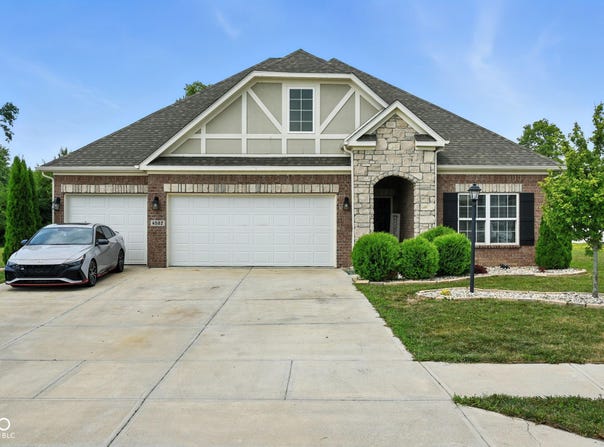 4582 W Lakeway Drive, New Palestine, IN 46163