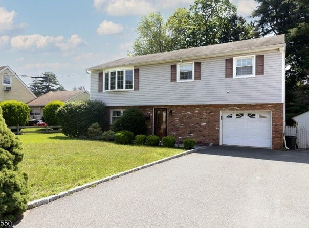 25 S Valley Rd, Lincoln Park Boro, NJ 07035-2424