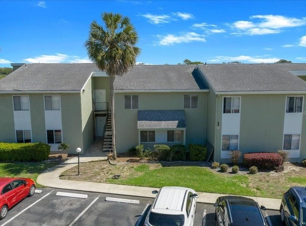 556 FAIRWAYS CIRCLE, OCALA, FL 34472