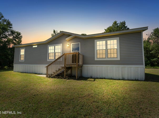 145 E MCCORMICK Road, East Palatka, FL 32131