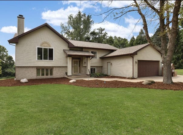 29121 Manor Dr, Waterford, WI 53185