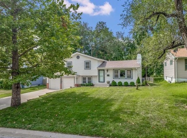 8401 W 91st Terrace, Overland Park, KS 66212