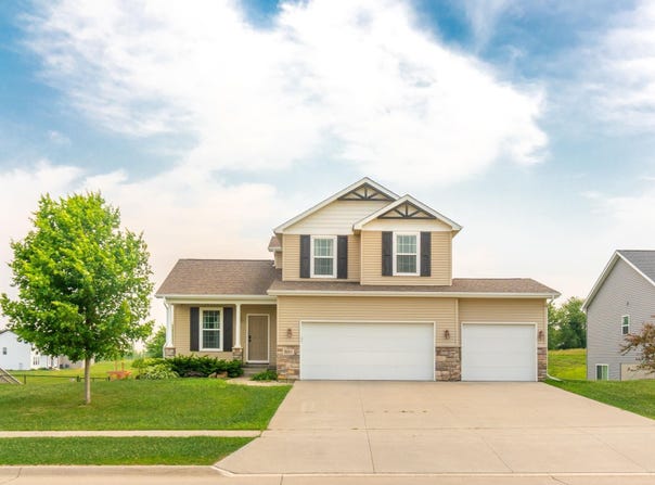 3015 Timber Cove Drive, Cedar Falls, IA 50613