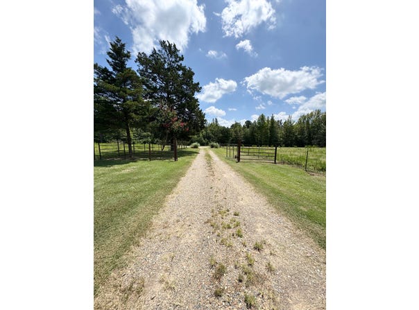 2121 Rockhill Road, Haworth, OK 74740