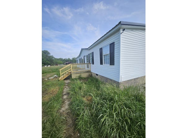 1503 Capehart Road, Leon, WV 25123