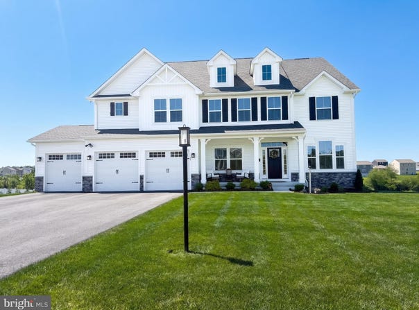 14 WINIFRED Drive, HANOVER, PA 17331