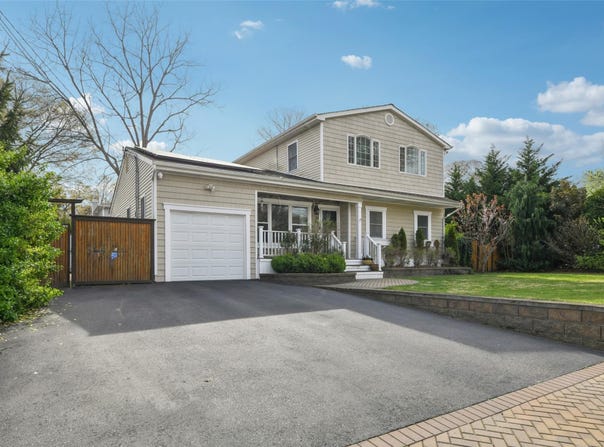 3 Bayard Street, Lake Grove, NY 11755