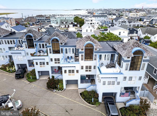 525 ENGLESIDE Avenue, BEACH HAVEN, NJ 08008