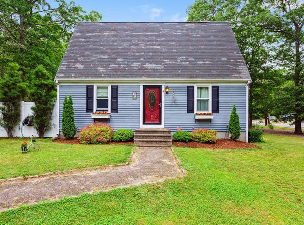 9 Jones Road, Mashpee, MA 02649