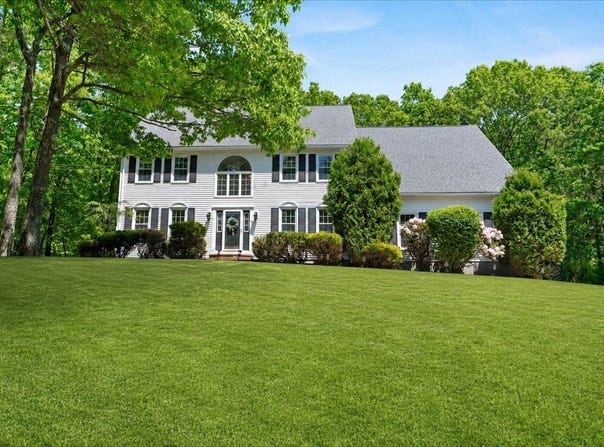 2 Harrison Pl, Franklin, MA 02038