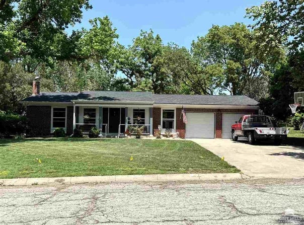 423 Garfield Street, Clay Center, KS 67432