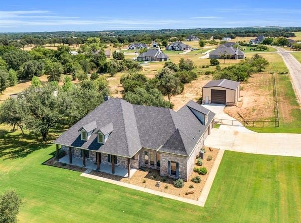 109 N Silver Saddle Trail, Weatherford, TX 76087