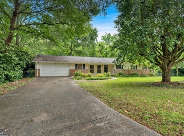 450 S Susan Creek, Stone Mountain, GA 30083