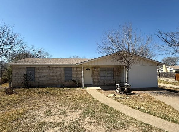 889 Tampico Circle, Eagle Pass, TX 78852