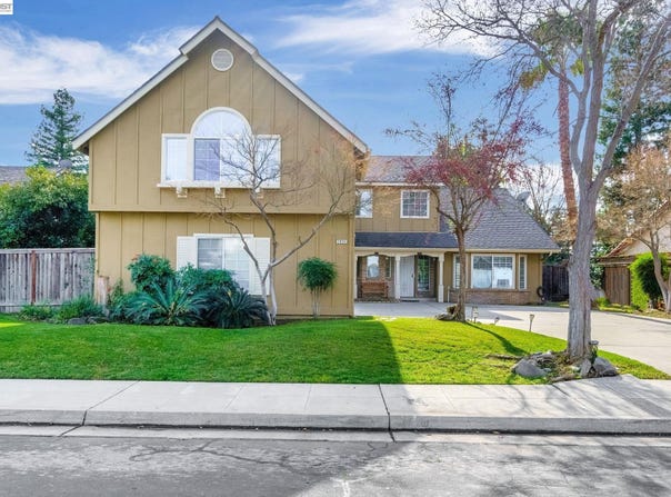 2034 Wrenwood Ave, Clovis, CA 93611