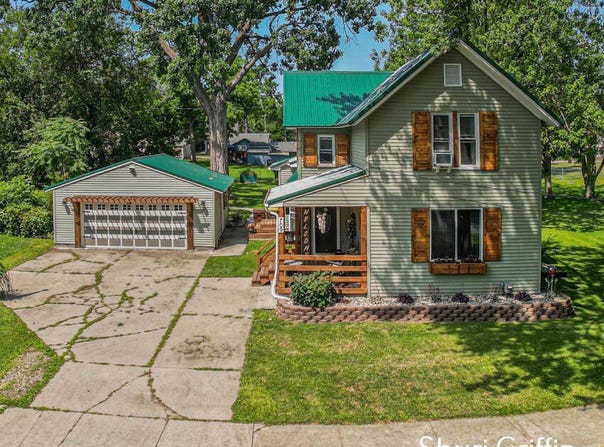 709 Garfield Street, St. Johns, MI 48879