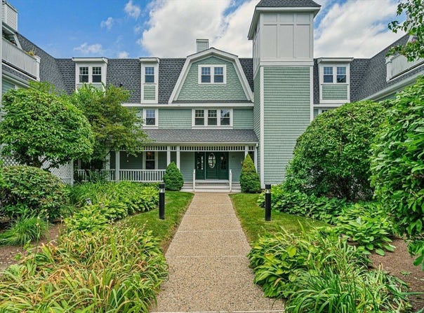 37 Hastings St., Boston, MA 02132