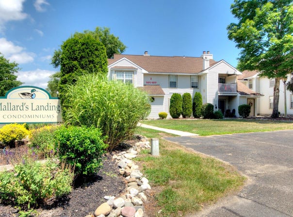 103 Edgewater Dr, Smithville, NJ 08205