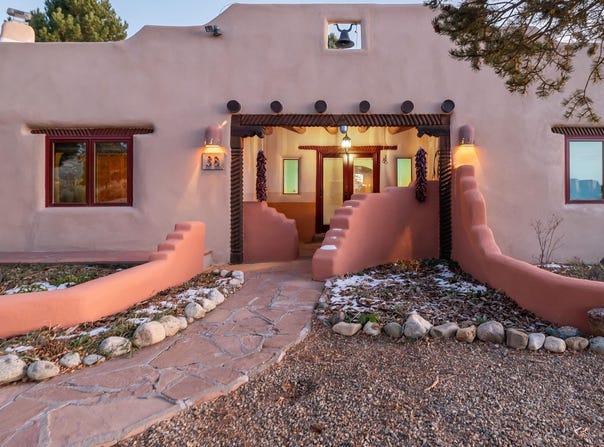 38 Del Norte Road, El Prado, NM 87529