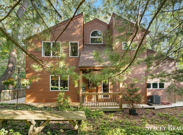 3493 Riverwoods Drive NE, Rockford, MI 49341