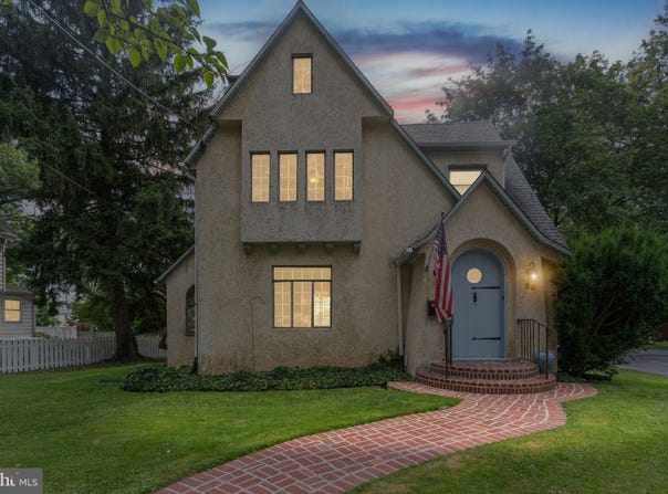28 N 20TH STREET, CAMP HILL, PA 17011
